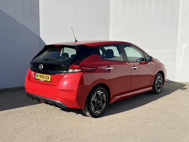 Nissan LEAF N-Connecta 39 kWh Automaat / Accu SoH 93,85% / ChadeMo snelladen / WLTP 284 km / Warmtepomp / Navigatie via Apple Carplay Android / Achteruitcamera /