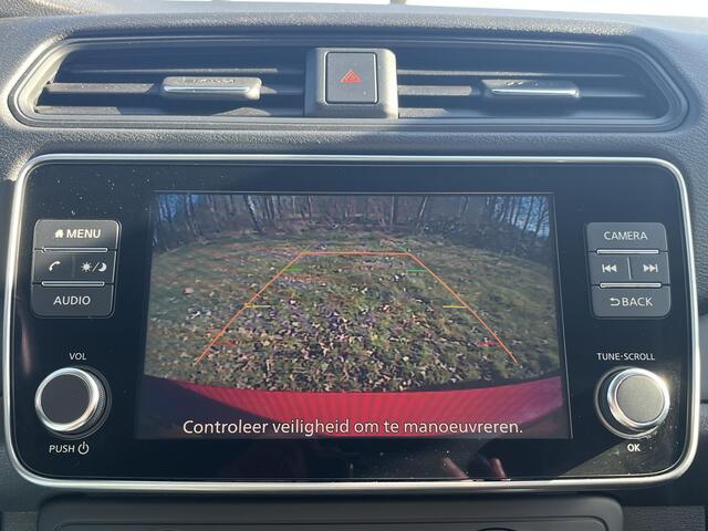 Nissan LEAF N-Connecta 39 kWh Automaat / Accu SoH 93,85% / ChadeMo snelladen / WLTP 284 km / Warmtepomp / Navigatie via Apple Carplay Android / Achteruitcamera /