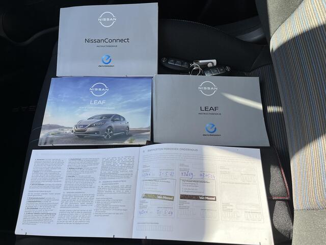 Nissan LEAF N-Connecta 39 kWh Automaat / Accu SoH 93,85% / ChadeMo snelladen / WLTP 284 km / Warmtepomp / Navigatie via Apple Carplay Android / Achteruitcamera /