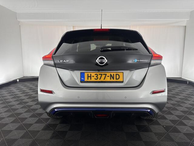 Nissan LEAF N-Connecta 40 kWh (INCL-BTW) Aut. *ADAPTIVE-CRUISE | NAVI-FULLMAP | 1/2LEATHER | SURROUND-VIEW | APP.CONNECT | KEYLESS | BLIND-SPOT | DAB | ECC | PDC | DIGI-COCKPIT | COMFORT-SEATS | 17"ALU*