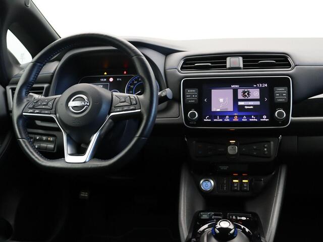 Nissan LEAF N-Connecta 40 kWh | Trekhaak | 360 Graden Camera | Stoel & Achterbank Verwarming | Adaptieve Cruise Control | E-Pedal |
