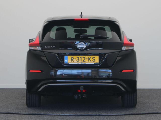 Nissan LEAF N-Connecta 40 kWh | Trekhaak | 360 Graden Camera | Stoel & Achterbank Verwarming | Adaptieve Cruise Control | E-Pedal |