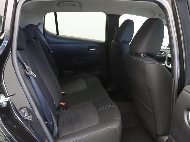 Nissan LEAF N-Connecta 40 kWh | Trekhaak | 360 Graden Camera | Stoel & Achterbank Verwarming | Adaptieve Cruise Control | E-Pedal |