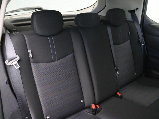 Nissan LEAF N-Connecta 40 kWh | Trekhaak | 360 Graden Camera | Stoel & Achterbank Verwarming | Adaptieve Cruise Control | E-Pedal |