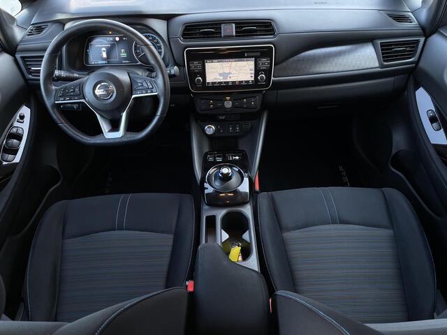 Nissan LEAF N-Connecta 40 kWh / Private lease vanaf 350,- euro per maand / Stuur- en Stoelverwarming / 360 graden camera /