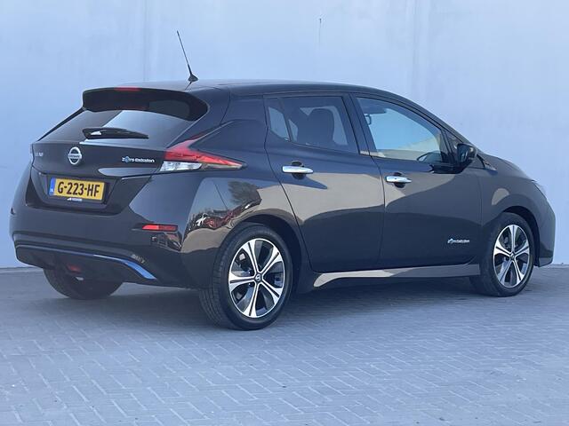 Nissan LEAF N-Connecta 40 kWh / Private lease vanaf 350,- euro per maand / Stuur- en Stoelverwarming / 360 graden camera /