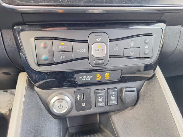 Nissan LEAF Tekna 40 kWh | Stoelverwarming | Lederen Bekleding |