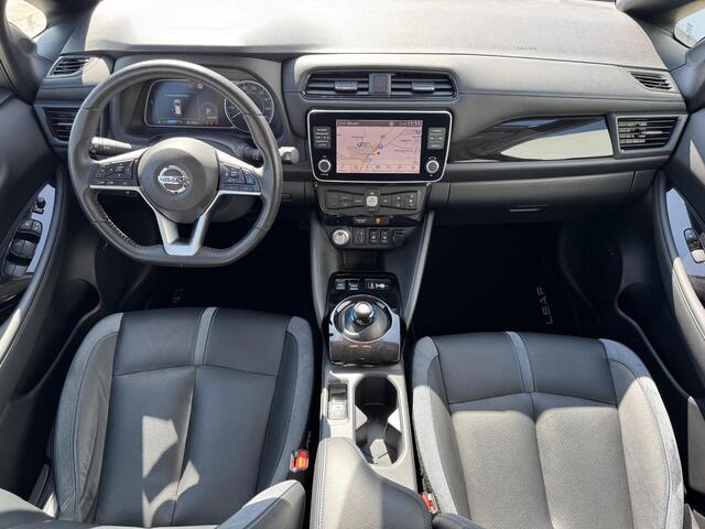 Nissan LEAF Tekna 40 kWh / Stoelverwarming voor en achter / Adaptieve cruise control / 360 Graden camera / Navigatie