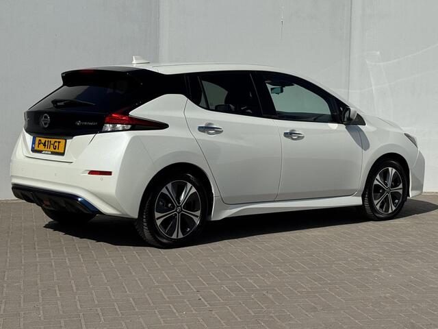 Nissan LEAF Tekna 40 kWh / Stoelverwarming voor en achter / Adaptieve cruise control / 360 Graden camera / Navigatie