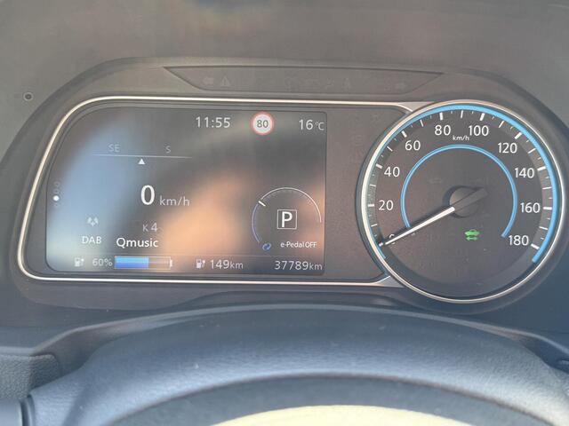 Nissan LEAF Tekna 40 kWh / Stoelverwarming voor en achter / Adaptieve cruise control / 360 Graden camera / Navigatie