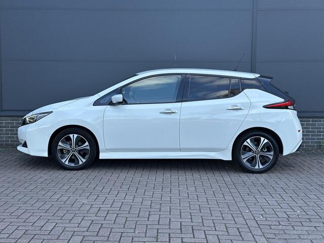 Nissan LEAF N-Connecta 40 kWh / Eerste Eigenaar / Dealer Onderhouden / Navigatie / Stoel verwarming V+A / 360º Camera /