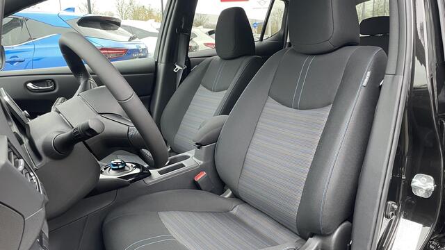 Nissan LEAF 39 kWh N-Connecta | Navigatie | Apple Carplay | 360° Camera | PDC | ProPilot | LMV 17" | Winter-pakket
