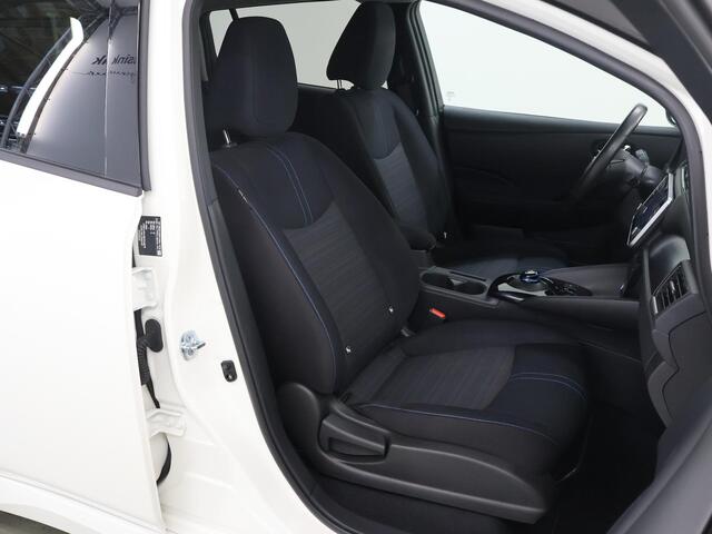 Nissan LEAF N-Connecta 40 kWh | Trekhaak| Navigatie | Parkeercamera | Stoelverwarming/verkoeling | Keyless Go |