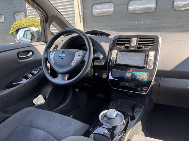 Nissan LEAF Acenta 30 kWh | Camera | Navigatie | DAB | Stoel/Stuurverwarming | Lichtmetalen Velgen |