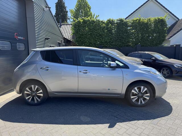 Nissan LEAF Acenta 30 kWh | Camera | Navigatie | DAB | Stoel/Stuurverwarming | Lichtmetalen Velgen |