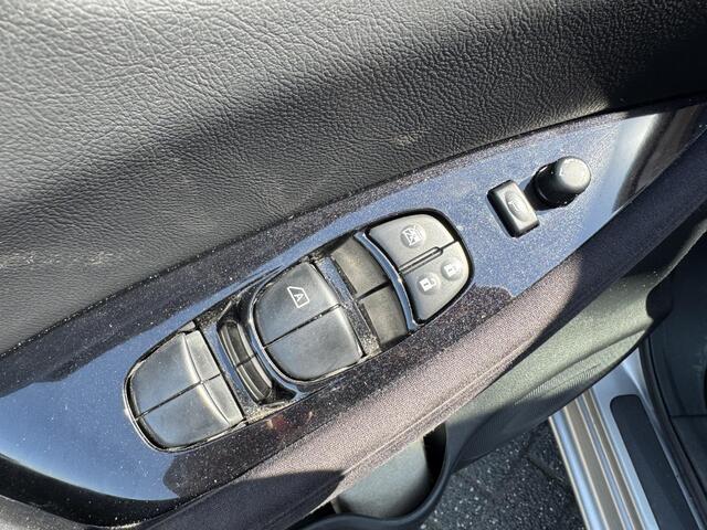 Nissan LEAF Acenta 30 kWh | Camera | Navigatie | DAB | Stoel/Stuurverwarming | Lichtmetalen Velgen |
