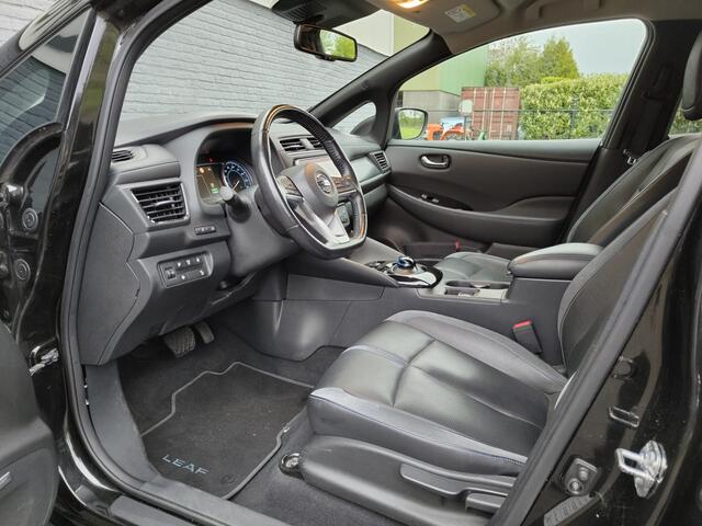 Nissan LEAF e+ Tekna 62kWh Apple Carplay Android Auto Cruise control adaptief 360°Camera Navi Ecc Stoel+Stuurverwarming Keyless DAB Dodehoek detector Rijstrooksensor met correctie Uitparkeer waarschuwing Verkeersbord detectie Bluetooth Privacy Glas Lmv 17"