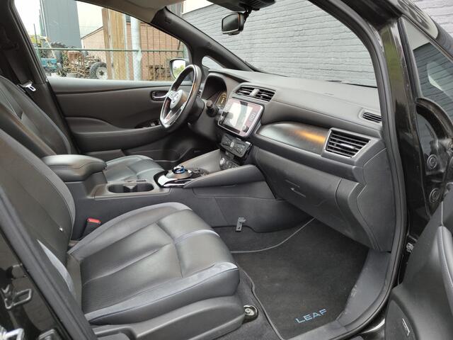 Nissan LEAF e+ Tekna 62kWh Apple Carplay Android Auto Cruise control adaptief 360°Camera Navi Ecc Stoel+Stuurverwarming Keyless DAB Dodehoek detector Rijstrooksensor met correctie Uitparkeer waarschuwing Verkeersbord detectie Bluetooth Privacy Glas Lmv 17"
