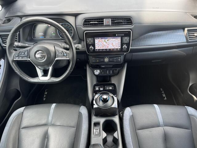 Nissan LEAF Tekna 40 kWh Automaat / Trekhaak / 360° Camera / Navigatie full map / Apple Carplay & Android Auto / Stuur- en Stoelverwarming voor en achter / Adaptieve Cruise Control / Keyless Entry & Start / Airco / DAB Radio