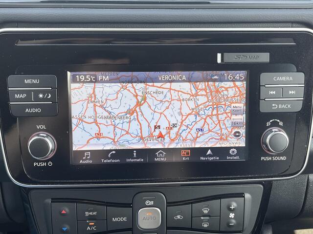 Nissan LEAF Tekna 40 kWh Automaat / Trekhaak / 360° Camera / Navigatie full map / Apple Carplay & Android Auto / Stuur- en Stoelverwarming voor en achter / Adaptieve Cruise Control / Keyless Entry & Start / Airco / DAB Radio