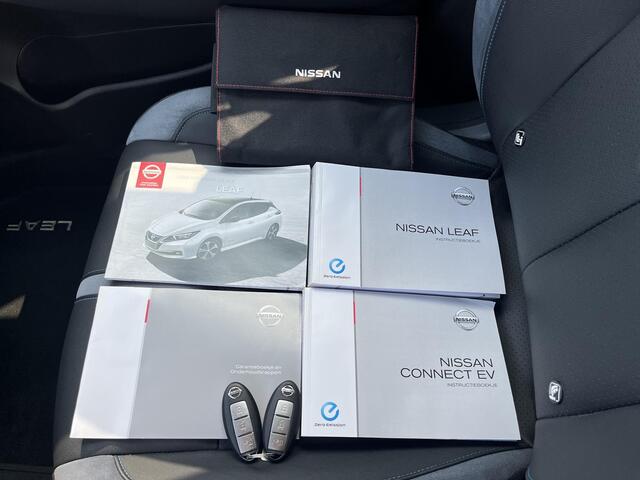 Nissan LEAF Tekna 40 kWh Automaat / Trekhaak / 360° Camera / Navigatie full map / Apple Carplay & Android Auto / Stuur- en Stoelverwarming voor en achter / Adaptieve Cruise Control / Keyless Entry & Start / Airco / DAB Radio
