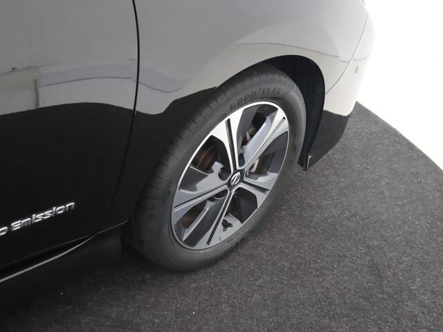 Nissan LEAF Tekna 40 kWh | 360 Camera | Stoelverwarming | Navigatie | Leer | Climate Control