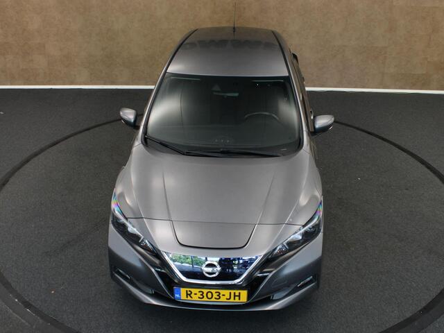 Nissan LEAF Acenta 40 kWh - 2 LAADKABELS - NAVIGATIE - PARKEERSENSOREN VOOR/ ACHTER - 16 INCH LICHT METALEN VELGEN - 4 SEIZOENEN BANDEN- CLIMATE CONTROL - CAMERA - DODEHOEK DETECTIE