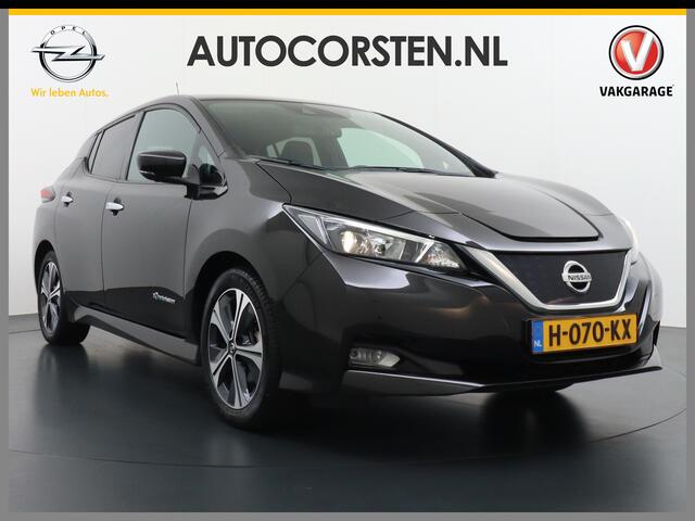 Nissan LEAF N-Connecta 40kWh Apple Carplay Android Auto Trekhaak Cruise control adaptief 360°Camera Navi Ecc Stoel+Stuurverwarming Keyless DAB Dodehoek detector Rijstrooksensor met correctie Uitparkeer waarschuwing Verkeersbord detectie Bluetooth Privacy Glas Lmv 17"