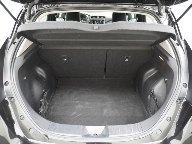 Nissan LEAF N-Connecta 40kWh Apple Carplay Android Auto Trekhaak Cruise control adaptief 360°Camera Navi Ecc Stoel+Stuurverwarming Keyless DAB Dodehoek detector Rijstrooksensor met correctie Uitparkeer waarschuwing Verkeersbord detectie Bluetooth Privacy Glas Lmv 17"