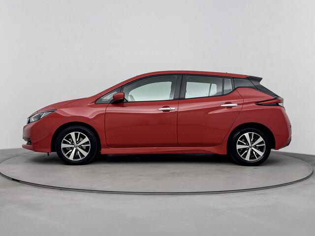 Nissan LEAF Acenta 40 kWh 150PK | Navigatie | Achteruitrijcamera | Adaptieve Cruise Control | Climate Control | Lichtmetalen velgen 16"