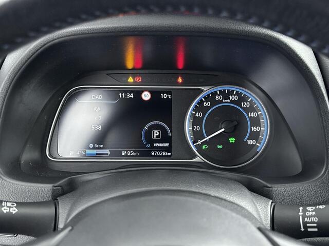 Nissan LEAF Tekna 40 kWh 150PK | ProPILOT | 360 Camera | Stoelverwarming | Navigatie | LED | Lichtmetalen velgen 17"