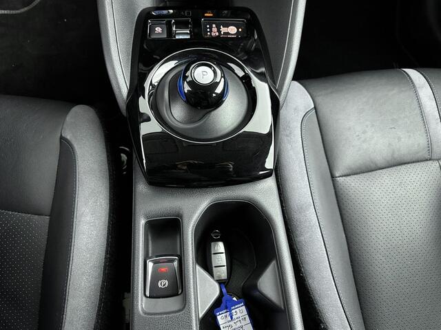 Nissan LEAF Tekna 40 kWh 150PK | ProPILOT | 360 Camera | Stoelverwarming | Navigatie | LED | Lichtmetalen velgen 17"