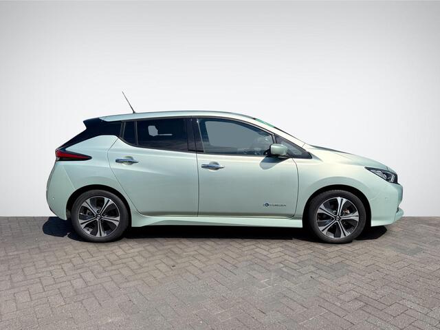 Nissan LEAF Tekna 40 kWh | ProPILOT | Leder/Alcantara | Adapt. Cruise Control | 360° Camera | Dodehoek Detectie | Stuur- + Stoelverwarming | Rijklaarprijs!