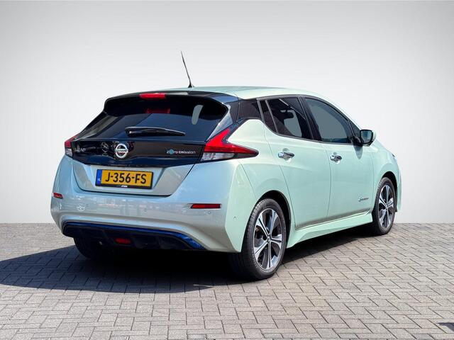 Nissan LEAF Tekna 40 kWh | ProPILOT | Leder/Alcantara | Adapt. Cruise Control | 360° Camera | Dodehoek Detectie | Stuur- + Stoelverwarming | Rijklaarprijs!