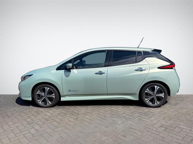 Nissan LEAF Tekna 40 kWh | ProPILOT | Leder/Alcantara | Adapt. Cruise Control | 360° Camera | Dodehoek Detectie | Stuur- + Stoelverwarming | Rijklaarprijs!