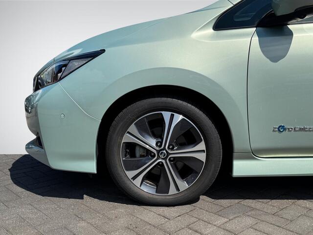 Nissan LEAF Tekna 40 kWh | ProPILOT | Leder/Alcantara | Adapt. Cruise Control | 360° Camera | Dodehoek Detectie | Stuur- + Stoelverwarming | Rijklaarprijs!