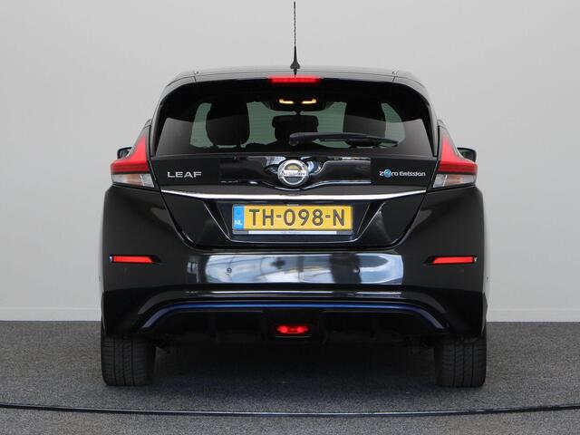 Nissan LEAF TEKNA 40 kWh | BOSE Audio | Stoelverwarming | Cruise Control Adaptief | Navigatie |