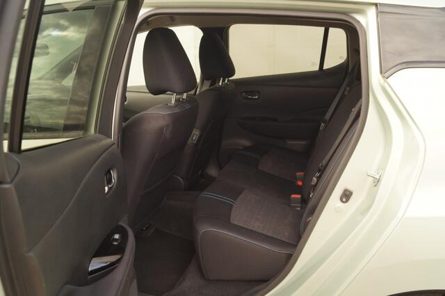 Nissan LEAF 2.ZERO EDITION 40kWh -NAVI-ECC-CAM-