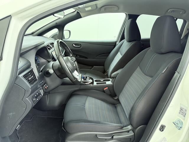 Nissan LEAF Acenta 40kWh Navi Camera Adap.Cruise Apple Carplay Android Ecc SOH 88% DAB Stuur-Stoel-Achterbankverwarming Lmv Privacy Glas Rijstrooksensor Origineel Nederlandse Auto 1e Eigenaar