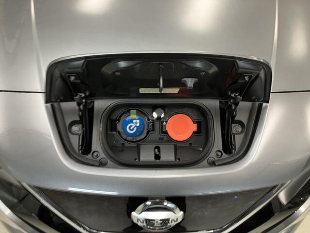 Nissan LEAF e+ N-Connecta 62 kWh / Eerste Eigenaar / Dealer Onderhouden / 385 KM WLTP / Navigatie / Stoel- en Stuurverwarming / 360 Graden Camera / Cruise Control / Climate Control /