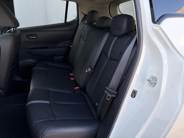 Nissan LEAF Tekna 40 kWh / Stoelverwarming voor en achter / Adaptieve cruise control / Stuurverwarming / Afneembare trekhaak / Navigatie / Bose / Lederen bekleding