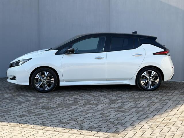 Nissan LEAF Tekna 40 kWh / Stoelverwarming voor en achter / Adaptieve cruise control / Stuurverwarming / Afneembare trekhaak / Navigatie / Bose / Lederen bekleding