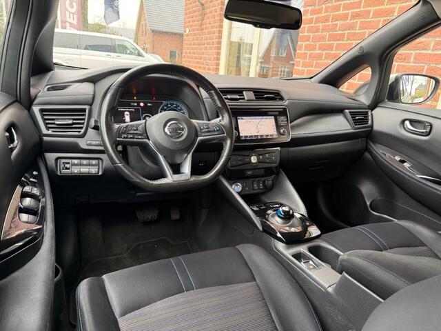 Nissan LEAF N-Connecta 40 kWh 360 CAMERA / STOEL&STUUR VERW. / KEYLESS / NAV