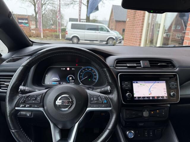 Nissan LEAF N-Connecta 40 kWh 360 CAMERA / STOEL&STUUR VERW. / KEYLESS / NAV