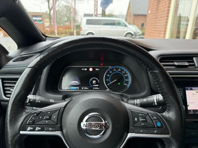 Nissan LEAF N-Connecta 40 kWh 360 CAMERA / STOEL&STUUR VERW. / KEYLESS / NAV