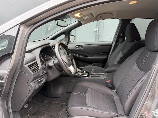 Nissan LEAF N-Connecta 40 kWh 360 Graden Camera / Stoelverwarming / Stuurwielverwarming / Navigatie / Cruise Control / NAP Logisch / Dealer Onderhouden
