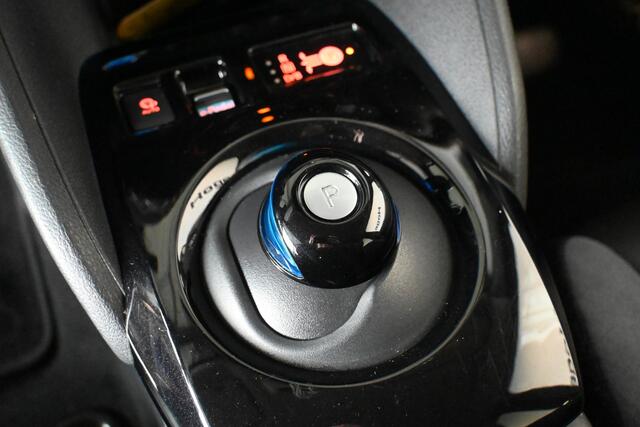 Nissan LEAF Tekna 40 kWh Clima Navigatie Stoelverwarming Goed Onderhouden! Inruil Mogelijk!