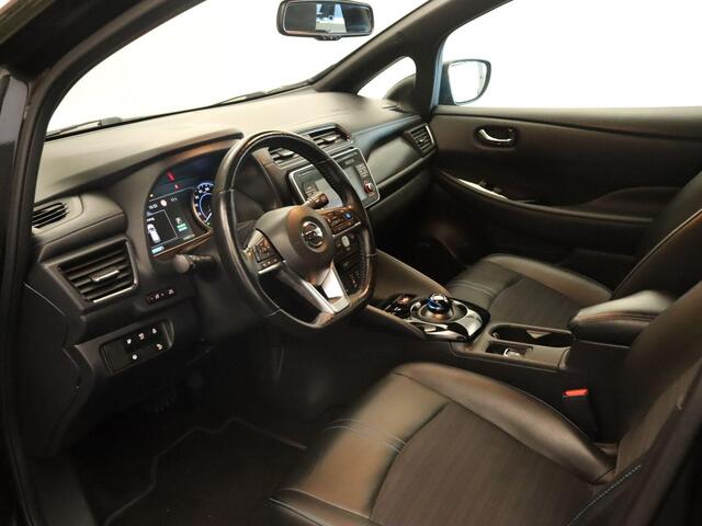 Nissan LEAF Tekna 40 kWh SOH 83.8%!! - ORIGINEEL NEDERLANDSE AUTO - AUTOMATISCHE AIRCO - DODEHOEKDETECTIE - VOORSTOELEN VERWARMD - STUURVERWARMING - ACHTERUITRIJCAMERA - ADAPTIEVE CRUISE CONTROL - KEYLESS ENTRY/START - BLUETOOTH TELEFOONVOORBEREIDING - NAVIGATIE