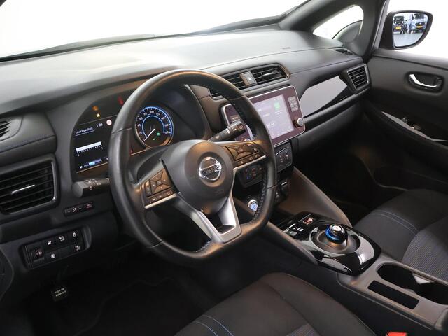 Nissan LEAF N-Connecta 40 kWh | SOH 92% | Navigatie | DAB | Stoel/Stuurverwarming | 360 Camera | DAB | Standkachel | Adaptieve Cruise Control | Dodehoek detectie |