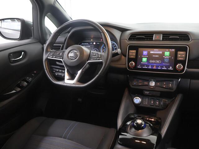 Nissan LEAF N-Connecta 40 kWh | SOH 92% | Navigatie | DAB | Stoel/Stuurverwarming | 360 Camera | DAB | Standkachel | Adaptieve Cruise Control | Dodehoek detectie |